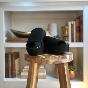 Brash Flatform 90s Sandals